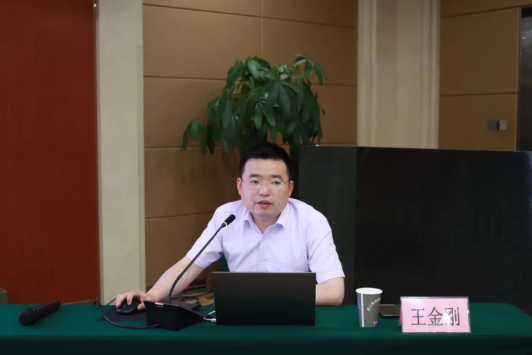 薇,人力资源部副部长王金刚,安全管理部副部长李宏兴分别就企业文化